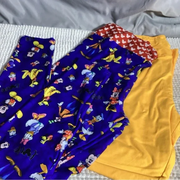 SOLD………CL “love” Disney Themed Mickey Minnie Daisy Goofy Women’s Leggings - Picture 2 of 6